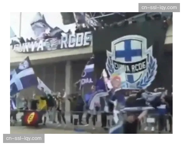 塞维利亚极端球迷组织因种族歧视行为遭西甲联盟重罚并禁止客场观赛。