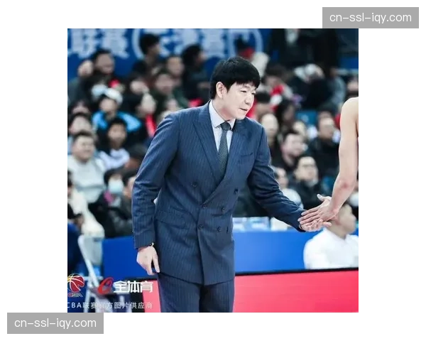 【2026年4月CBA联赛·赛中·聚焦威金顿突破倒地裁判未吹罚，邱彪指导暴怒吃到技术犯规