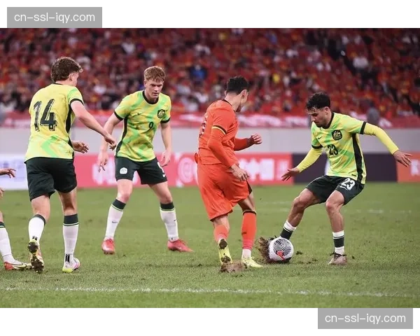 法兰克福vs莱比锡中场休息：控球率51%对49%，射门比6-4